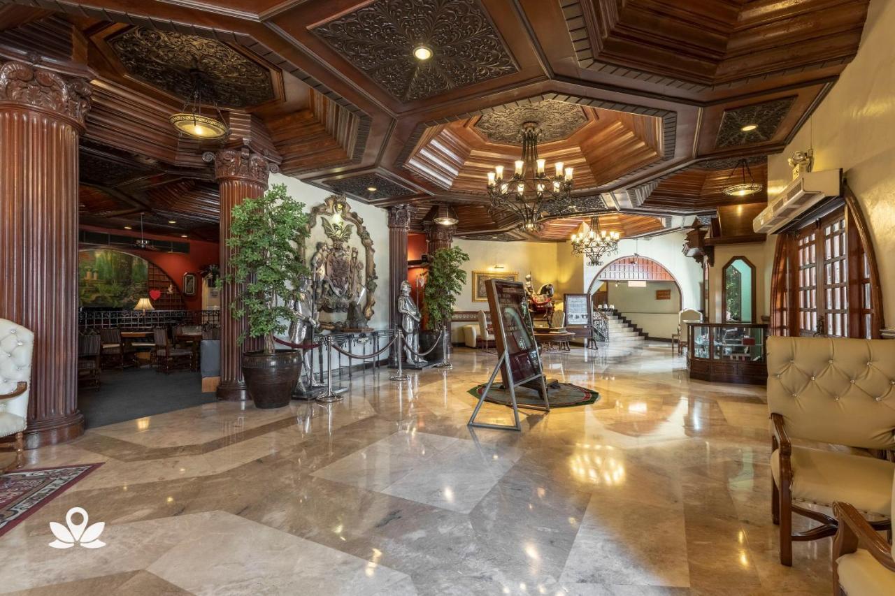 Zen Rooms Camelot Hotel Qc Кесон-Сіті Екстер'єр фото